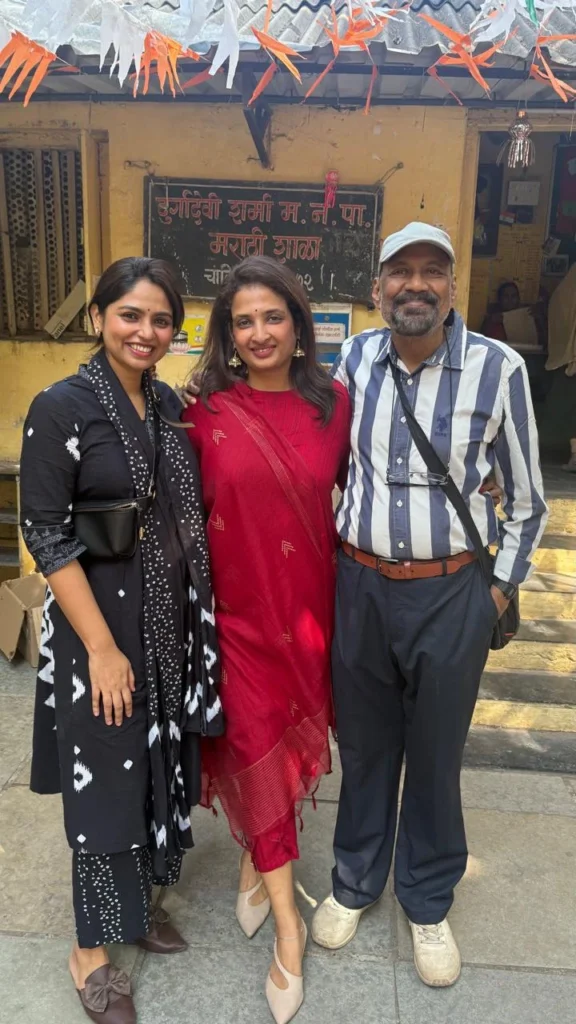 B-Sociall team at a municipal Marathi school